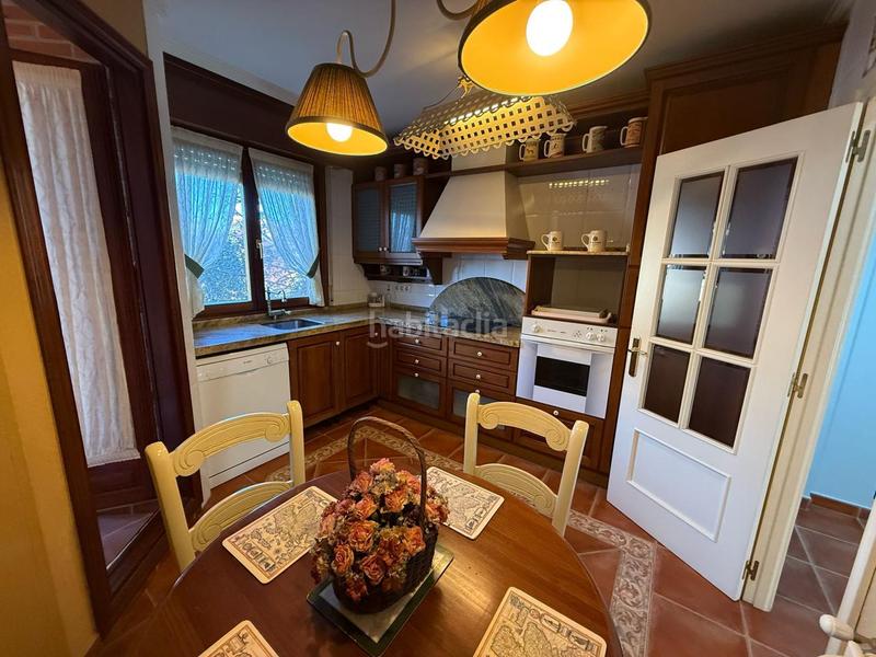 Foto b6d77132-fffb-43ab-9d43-1b43d70ec680. Casa en barrio brazomar 68 en Cotolino Castro - Urdiales