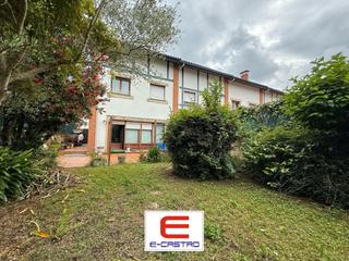 Semi detached house  Barrio santullan