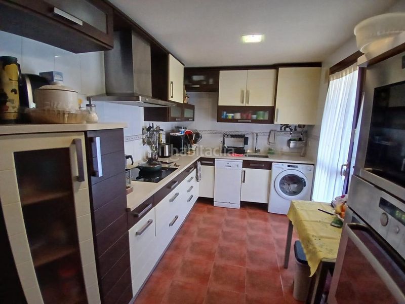 Foto 18bbdf26-ea1a-4068-a715-46a1d2388d26. Casa adosada en barrio otañes 77 gran oportunidad de inversión! en Castro - Urdiales