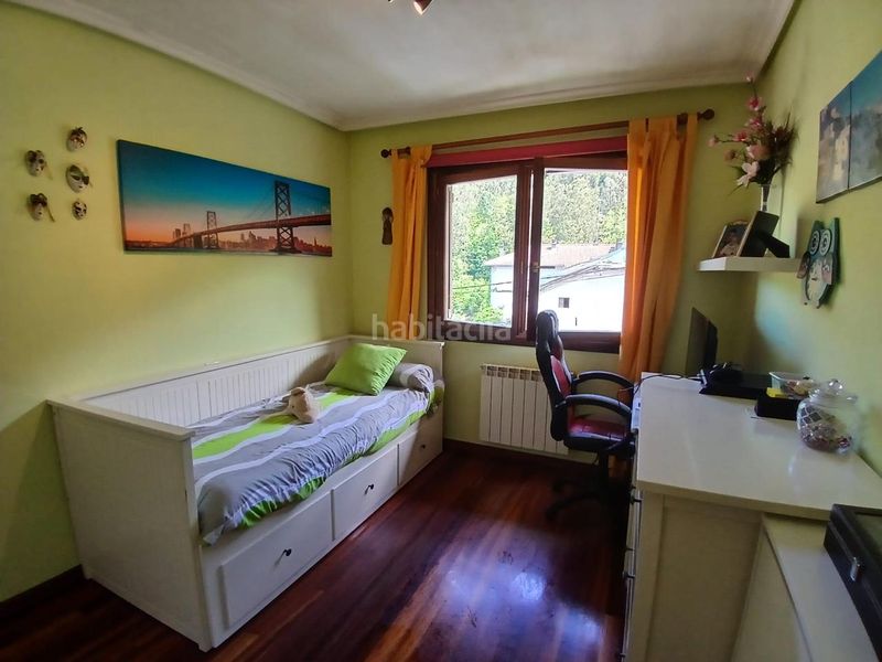 Foto 4f28f793-7846-419c-86e9-e61a1f50e561. Casa adosada en barrio otañes 77 gran oportunidad de inversión! en Castro - Urdiales