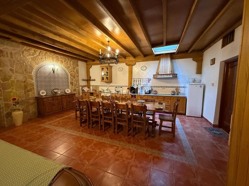 Foto 0f8809d7-03a5-43cd-b430-5761340d1dd9. Casa adossada amb calefacció aparcament piscina a Castro - Urdiales