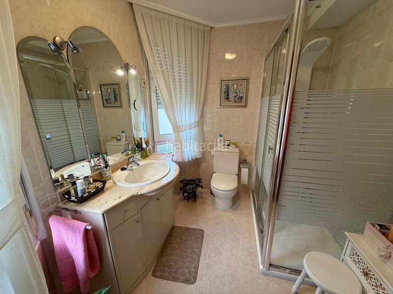 Foto d530a495-c6b2-4e69-966c-dec244b7393c. Casa adossada amb calefacció aparcament piscina a Castro - Urdiales