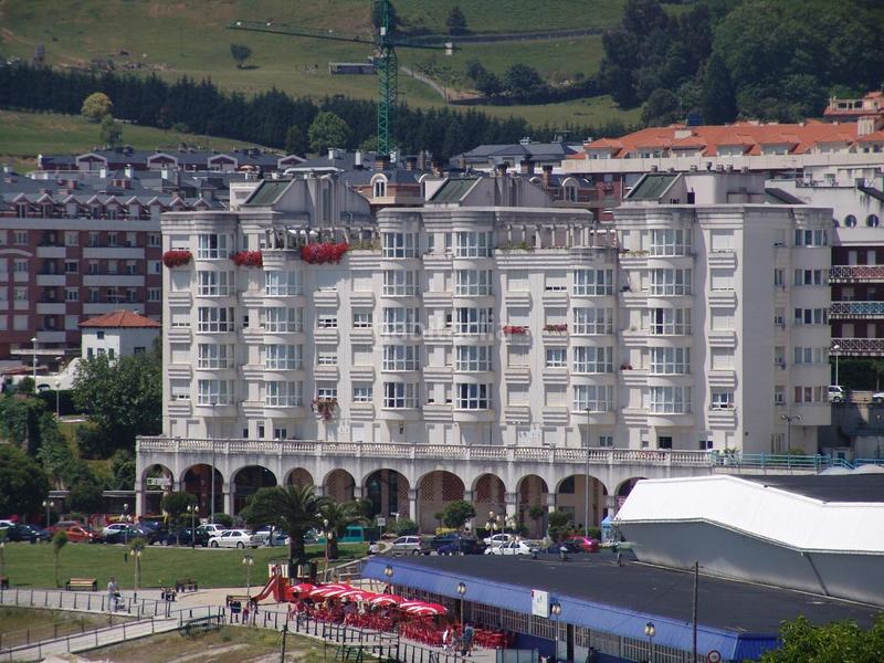Foto cd0f5127-ecd6-4126-85be-9a063da5713b. Car parking in padre basabe 4 in Playa Ostende Castro - Urdiales