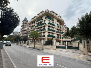 Aparcament cotxe a Menéndez pelayo 10