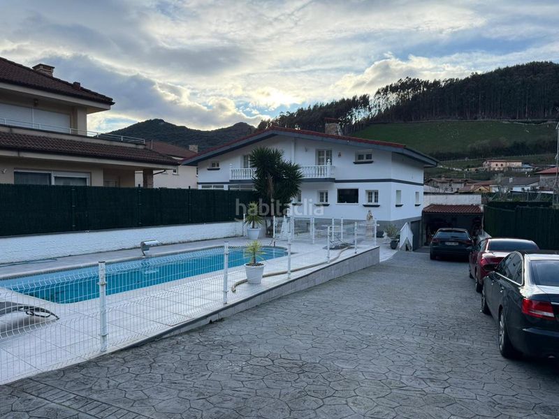 Foto 5a1d9749-15da-439a-a3a3-e83aa67f5ba9. Casa amb calefacció aparcament piscina a Samano Castro - Urdiales