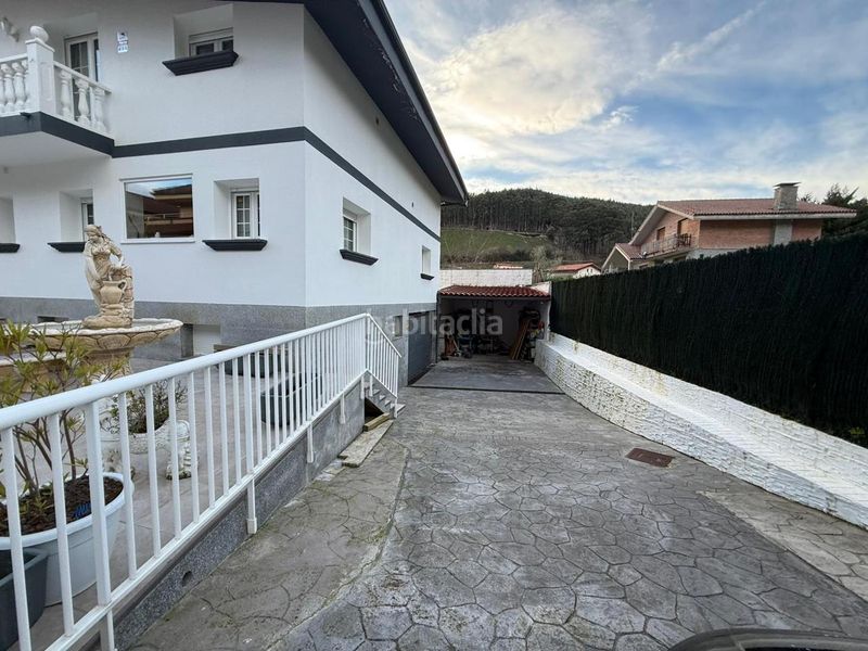 Foto d84a0547-9e7b-4c41-8aac-a3b71485a768. Casa amb calefacció aparcament piscina a Samano Castro - Urdiales