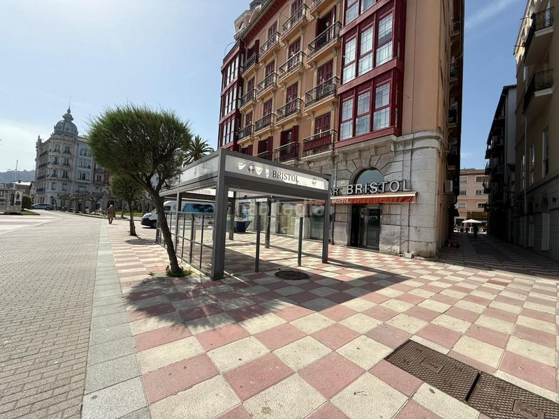 Foto 73df794a-873d-4f5a-be9b-7e6bac15a5e8. Local comercial a Centro Castro - Urdiales