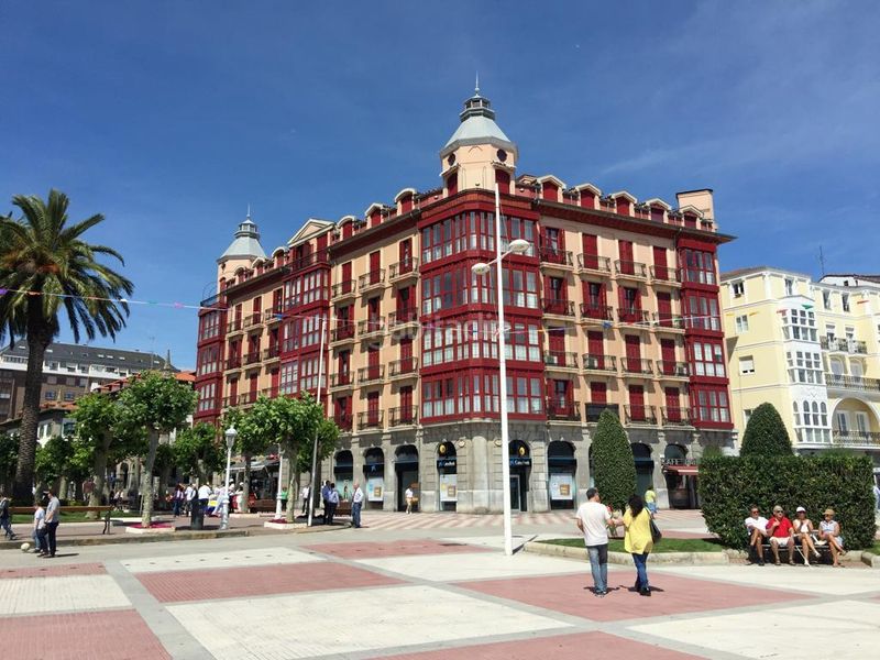 Foto f5ad6b08-3321-46d1-8442-475113a54fd4. Local comercial a Centro Castro - Urdiales