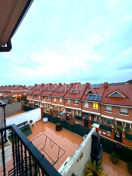 Foto ca6ab456-9a11-44d7-a575-d9fcc36ebffe. Casa adosada en Brazomar Castro - Urdiales