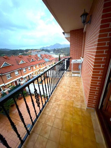 Foto 599ec462-956d-4c5a-8d2a-6ea14f9e4e90. Casa adossada amb calefacció aparcament a Brazomar Castro - Urdiales