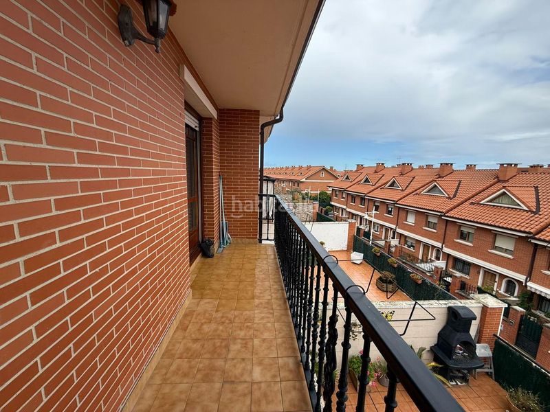 Foto 81e3568d-0ce0-4879-a051-3b15af35804c. Casa adossada amb calefacció aparcament a Brazomar Castro - Urdiales