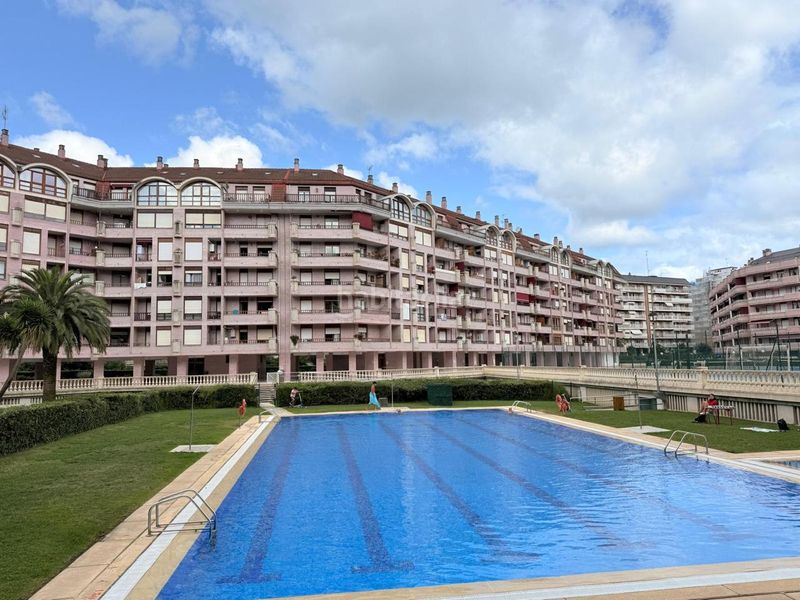 Foto 140089d8-d6b3-484c-8061-a888839f8ee7. Pis amb calefacció aparcament piscina a Brazomar Castro - Urdiales