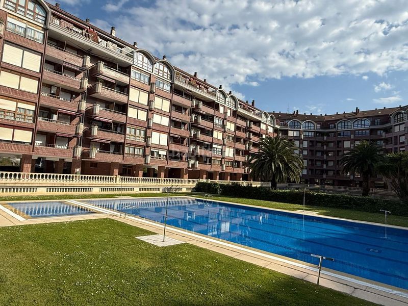 Foto 0c59ca8e-5e9e-42a6-8f1b-2d8295797dc5. Pis amb calefacció piscina a Brazomar Castro - Urdiales