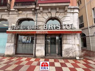 Miete Geschäftsraum  Calle jardines. Local comercial con terraza cubierta en pleno paseo maritimo.