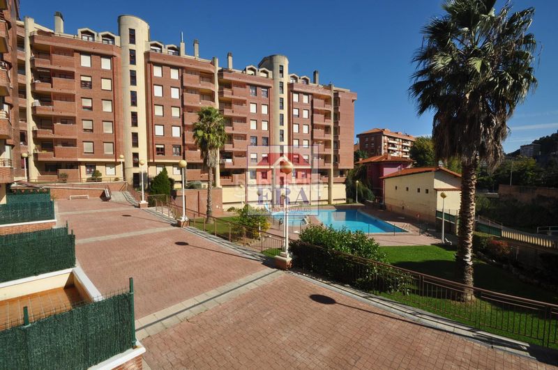 Foto f81fb310-24ee-4a0d-8ee4-923d5d6f56e4. Pis a calle leonardo rucabado 43 a Brazomar Castro - Urdiales