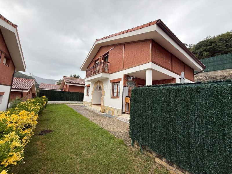 Foto b81ff772-dc28-43ff-ac44-eb22967b35d0. Casa amb calefacció aparcament a Samano Castro - Urdiales