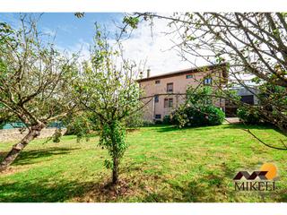 Edifici a Barrio la herrán 46. Encantadora posada en santillana del mar una inversión única en