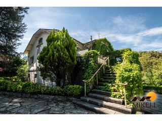 Casa  Barón de adzaneta. Una casona con privacidad absoluta junto al río en venta en rama
