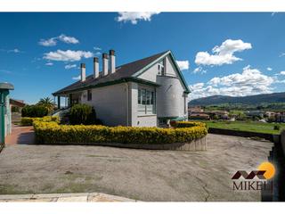 Xalet a Barrio san camilo 31. Un chalet en venta amplio y cautivador en guarnizo,