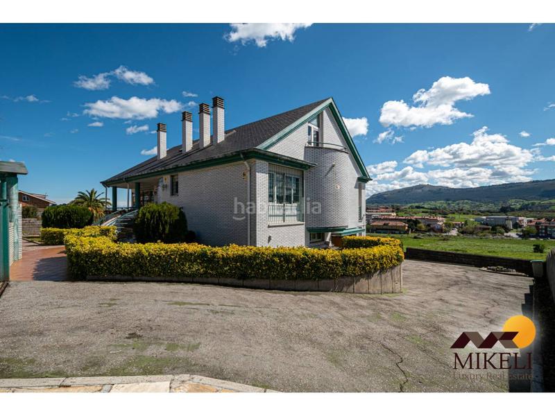 Foto 27513292-e0ca-4eb8-8557-9b6d03871613. Chalet un chalet en venta amplio y cautivador en guarnizo, en Astillero (El)