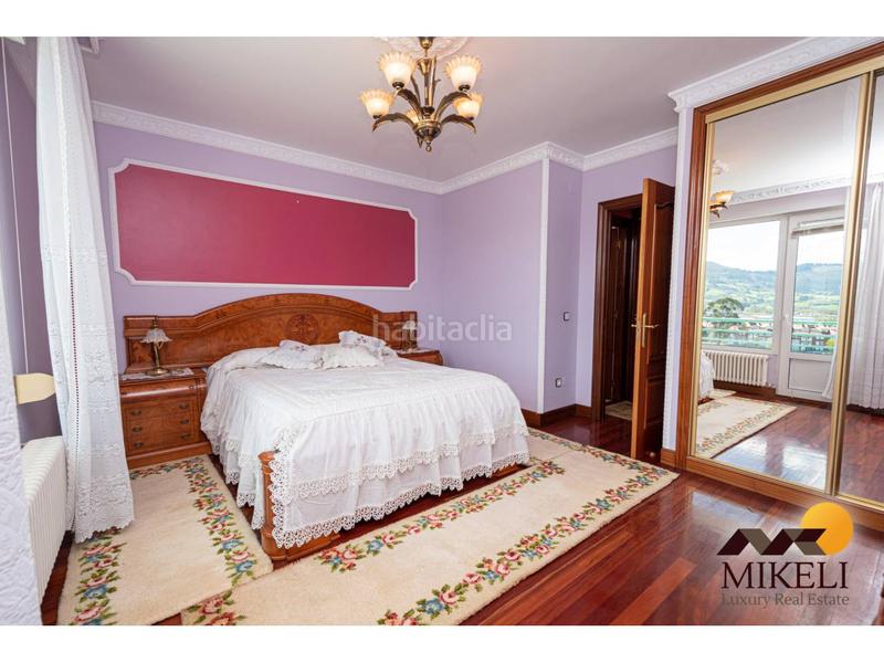 Foto 4de4cb98-bc7c-424e-8092-6f16c6f8bdf4. Chalet un chalet en venta amplio y cautivador en guarnizo, en Astillero (El)
