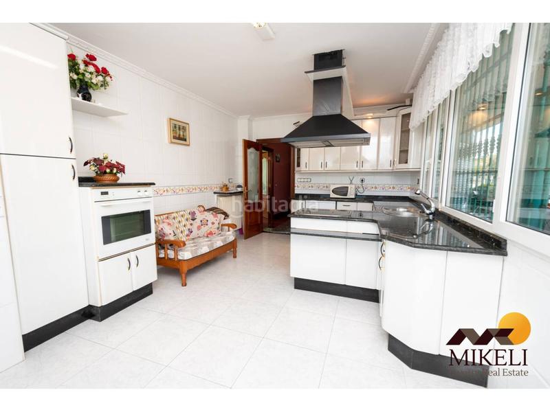 Foto 5c691a12-a092-4dd1-a62b-2f86f7479600. Chalet un chalet en venta amplio y cautivador en guarnizo, en Astillero (El)
