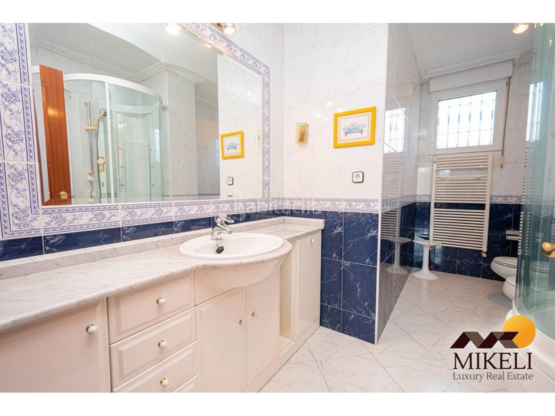 Foto 73623879-77f6-4eab-bd37-b95c20554e14. Chalet un chalet en venta amplio y cautivador en guarnizo, en Astillero (El)