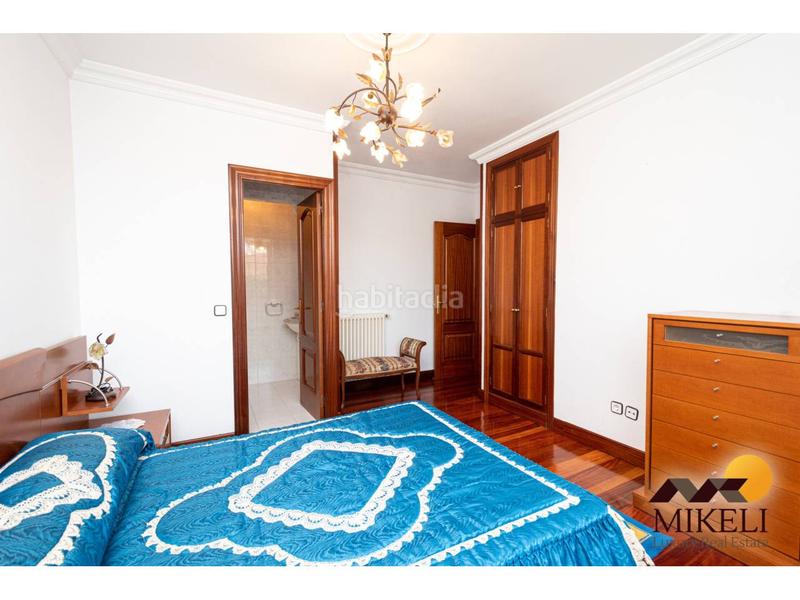 Foto ab87f398-87f3-4b3d-a940-1f1b3be1b239. Chalet un chalet en venta amplio y cautivador en guarnizo, en Astillero (El)