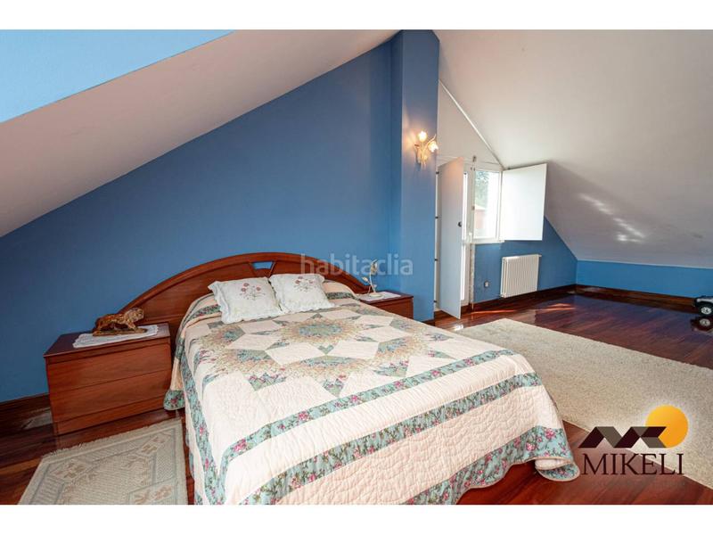 Foto b2c5d96a-2fbb-46b3-82b1-64eed244e8ba. Chalet un chalet en venta amplio y cautivador en guarnizo, en Astillero (El)
