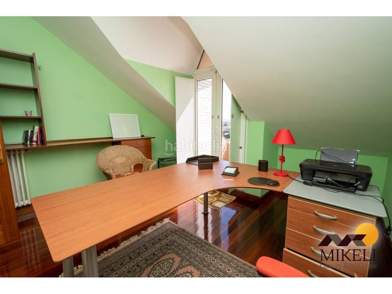Foto b485bee6-2543-42b7-8a1a-cc747d042d92. Chalet un chalet en venta amplio y cautivador en guarnizo, en Astillero (El)