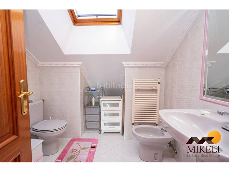 Foto b86336b5-43b8-4c0b-9b02-f1cca803b528. Chalet un chalet en venta amplio y cautivador en guarnizo, en Astillero (El)