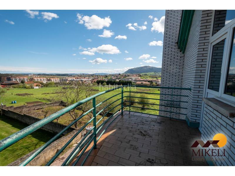 Foto cc5cf2f3-afc0-45ec-8289-5db88c0d52a7. Chalet un chalet en venta amplio y cautivador en guarnizo, en Astillero (El)