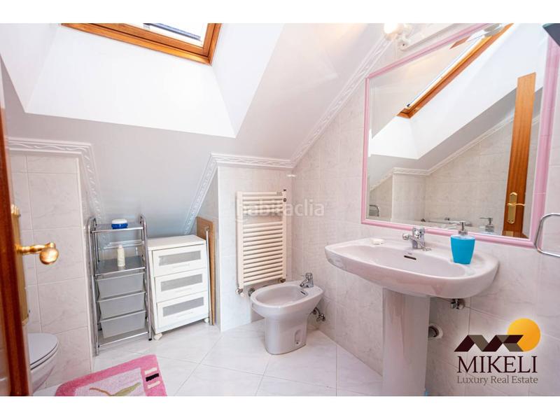 Foto d0c2076e-c286-4c1a-ad83-d68de4845cd8. Chalet un chalet en venta amplio y cautivador en guarnizo, en Astillero (El)