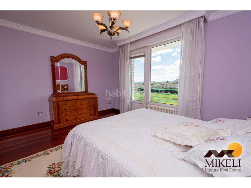 Foto df9f8172-dd99-4e36-b48f-863eec71681c. Chalet un chalet en venta amplio y cautivador en guarnizo, en Astillero (El)