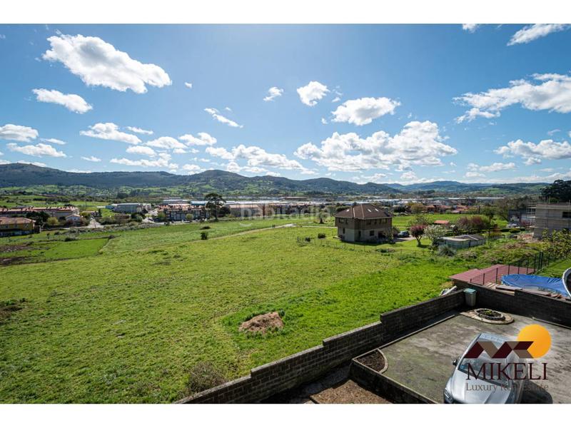 Foto ea5621d2-dd96-4618-a3ca-03be36bc10e3. Chalet un chalet en venta amplio y cautivador en guarnizo, en Astillero (El)