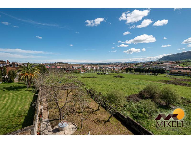 Foto eea7d3ca-d7ce-4274-b4c6-171418c6b0c9. Chalet un chalet en venta amplio y cautivador en guarnizo, en Astillero (El)