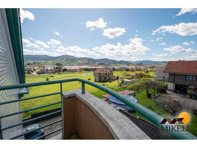Foto fe2c60d6-ca15-45f5-a0bc-67eecc7df2fc. Chalet un chalet en venta amplio y cautivador en guarnizo, en Astillero (El)