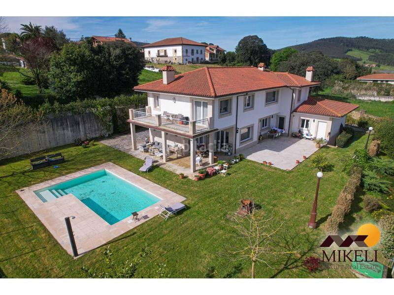 Foto 4a531314-f160-4172-b1f5-24cbb1991ecd. Xalet amb calefacció aparcament piscina a Meruelo