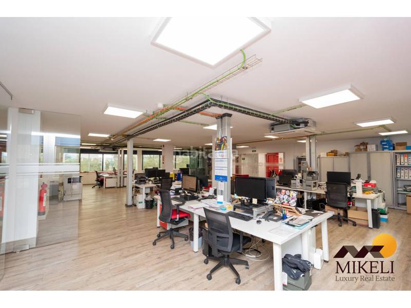 Foto 457eb528-a9dc-4e2e-9760-73ef34c2b4cc. Alquiler local comercial edificio exclusivo de oficinas en alquiler en Maliaño en Camargo