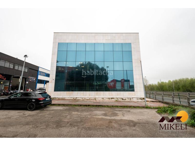 Foto 51aa1aa5-a1f1-4efb-a7dc-b48dbbe7d9ce. Alquiler local comercial edificio exclusivo de oficinas en alquiler en Maliaño en Camargo