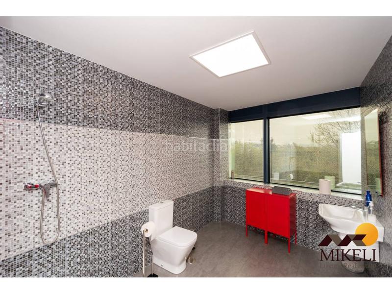 Foto 573777aa-a267-43aa-9290-6fb17d559c70. Alquiler local comercial edificio exclusivo de oficinas en alquiler en Maliaño en Camargo