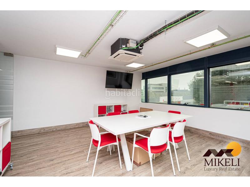 Foto 7424ebf1-8e95-456a-a0c0-c83d0a4b326c. Alquiler local comercial edificio exclusivo de oficinas en alquiler en Maliaño en Camargo