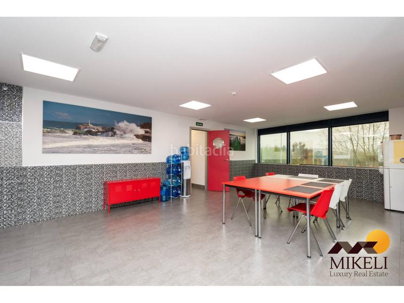 Foto 9524c542-9550-446e-b96c-a1fad034165d. Alquiler local comercial edificio exclusivo de oficinas en alquiler en Maliaño en Camargo