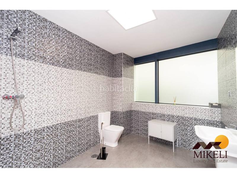 Foto 9b652678-2e70-46c6-8a41-0d6fee0a6943. Alquiler local comercial edificio exclusivo de oficinas en alquiler en Maliaño en Camargo