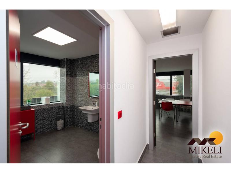 Foto 9fc25f9b-49c2-4d6d-bc67-e0d4bb10f8f2. Alquiler local comercial edificio exclusivo de oficinas en alquiler en Maliaño en Camargo