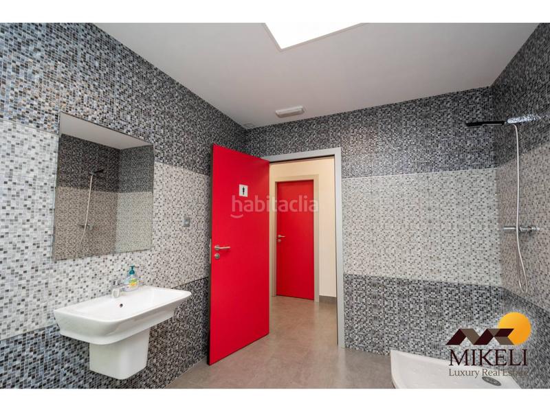 Foto a035c2ca-a6b5-40e4-b38f-6902fbfd56e6. Alquiler local comercial edificio exclusivo de oficinas en alquiler en Maliaño en Camargo
