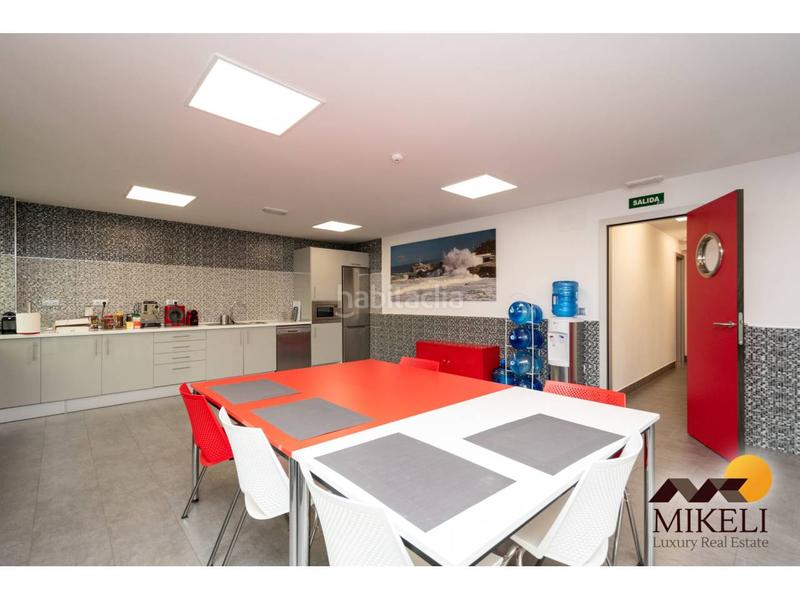 Foto bc77ada9-24f0-47aa-9e44-74ecb2ab15d2. Alquiler local comercial edificio exclusivo de oficinas en alquiler en Maliaño en Camargo