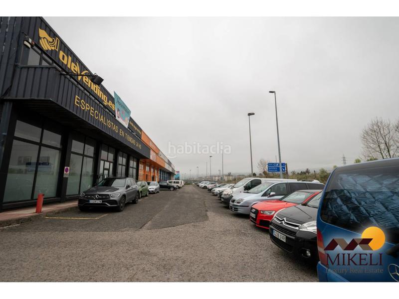 Foto bd809c41-2bfa-4e75-8bfd-a67a5e49cd21. Alquiler local comercial edificio exclusivo de oficinas en alquiler en Maliaño en Camargo