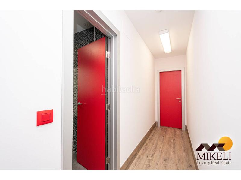 Foto c18869bd-57f0-490d-855b-cc304264f690. Alquiler local comercial edificio exclusivo de oficinas en alquiler en Maliaño en Camargo