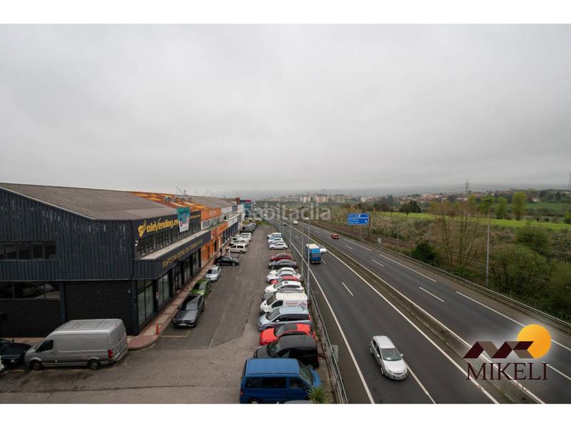 Foto cd549fc0-8b43-42a1-a77c-88d27a3893cf. Alquiler local comercial edificio exclusivo de oficinas en alquiler en Maliaño en Camargo